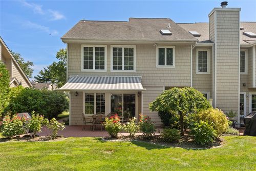 21 Oakmont Ln, Bay Shore, NY, 11706-8848 | Card Image