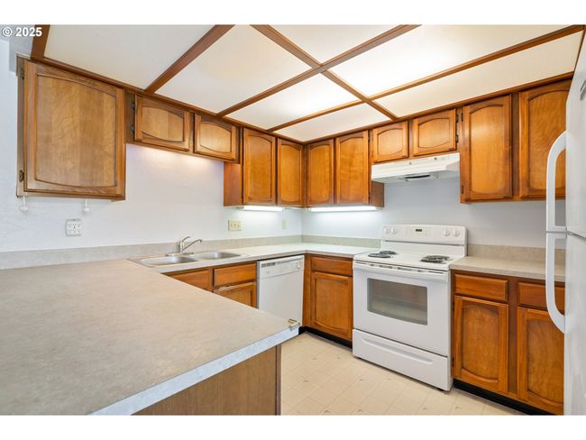 Kitchen | Image 6