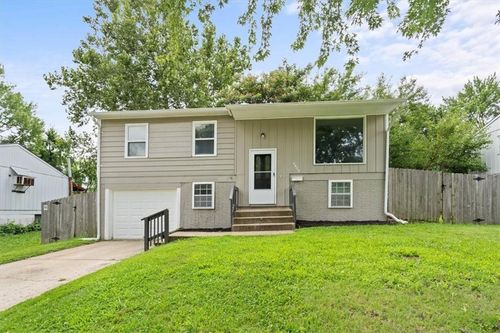 8629 E 96th Ter, Kansas City, MO, 64134-1831 | Card Image