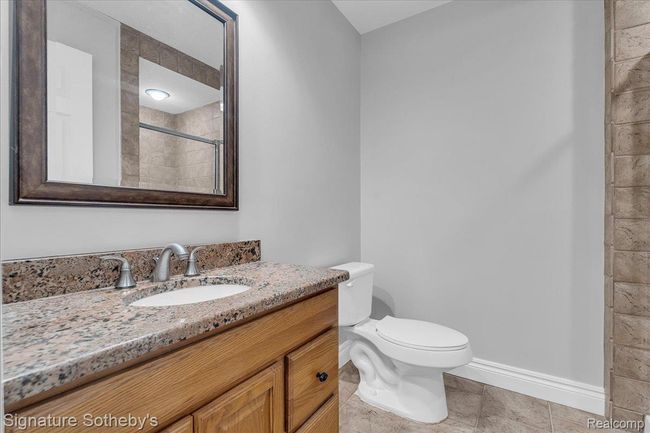 Full Bathroom near Bedroom 3 | Image 33
