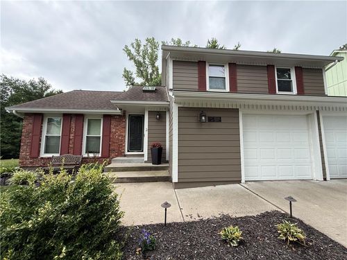 15335 W 83rd Ter, Lenexa, KS, 66219-1552 | Card Image