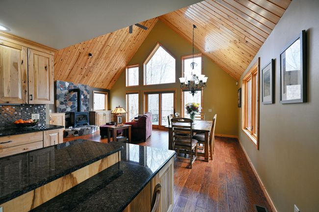 Another look at the vaulted ceiling and light-filled room. | Image 28