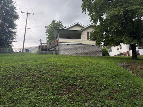 409 E Oak Street, Mount Airy, NC, 27030 | Card Image