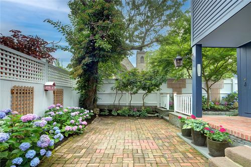42 2nd St, Newport, RI, 02840-2419 | Card Image