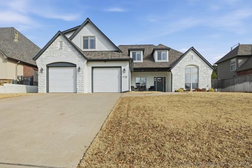 7725 Frisco Ave, Tulsa, OK, 74132-2828 | Card Image