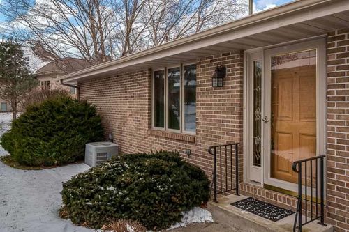 7218 Weathered Oak Ln, Rockford, IL, 61107-6221 | Card Image