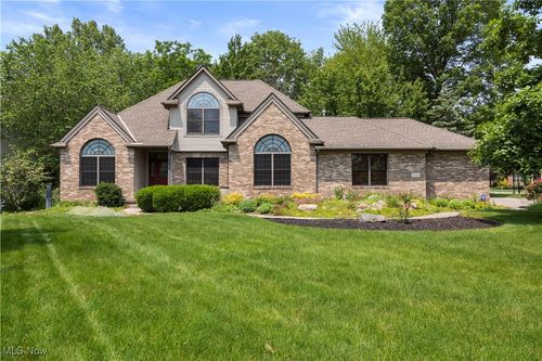 939 Barberry Cir, Amherst, OH, 44001-1476 | Card Image