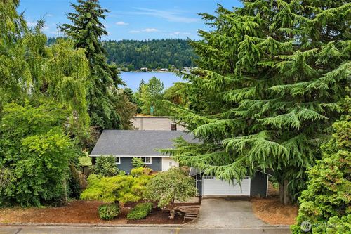 5761 110th Ave Se, Bellevue, WA, 98006-2607 | Card Image