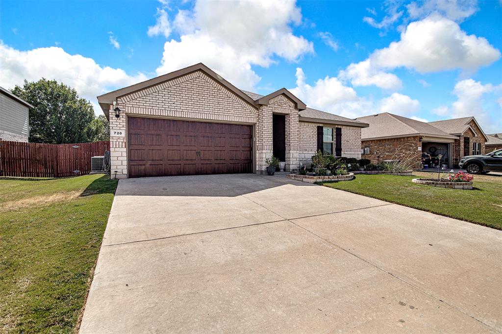 Wolf Creek Dr, Cleburne, TX 76033