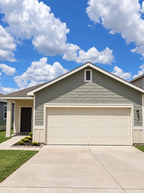 225 Comancheros Road, Jarrell, TX, 76537 | Card Image