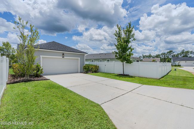 575 Buttonwood Loop, House other with 3 bedrooms, 2 bathrooms and null parking in Yulee FL | Image 42