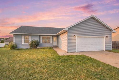 745 Crestview Dr, Reedsburg, WI, 53959-2581 | Card Image