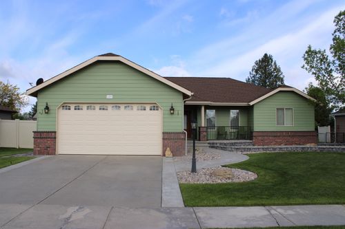 607 N Country Club Dr, Deer Park, WA, 99006-9095 | Card Image