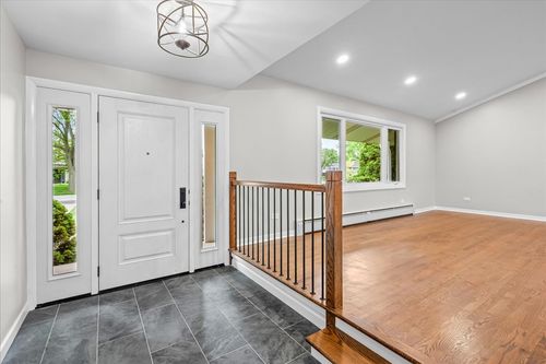 1400 E Ironwood Dr, Mount Prospect, IL, 60056-1524 | Card Image