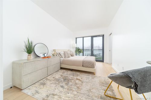 7j-3005 Vernon Blvd, Astoria, NY, 11102-4026 | Card Image