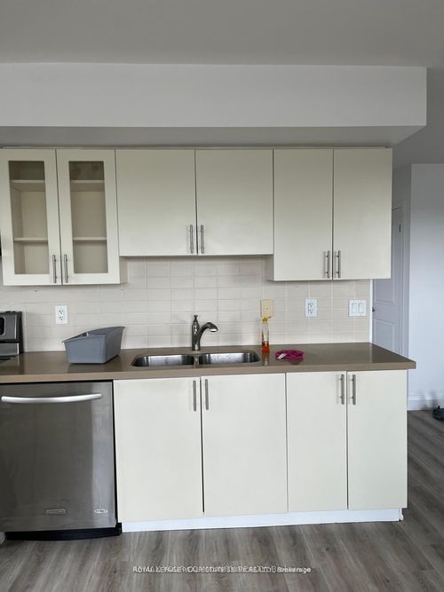 317-75 Av Norman Bethune, Richmond Hill, ON, L4B0B6 | Card Image