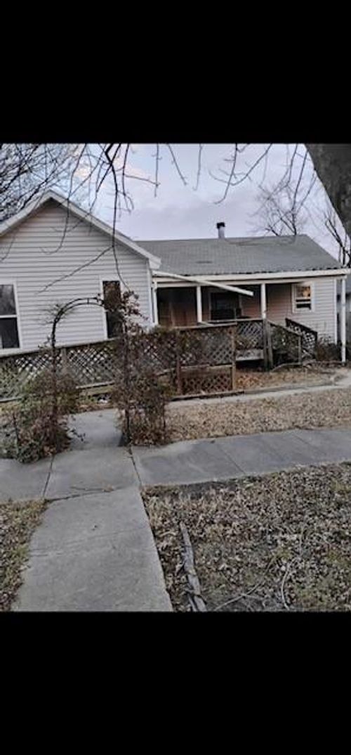 214 N Walnut St, Eureka, KS, 67045-1443 | Card Image