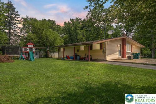 1540 Tatamy Rd, Palmer Twp, PA, 18045-7827 | Card Image