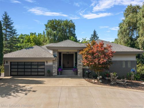2253 Lone Pine Road, West Bloomfield Charter Township, MI, 48323 | Card Image