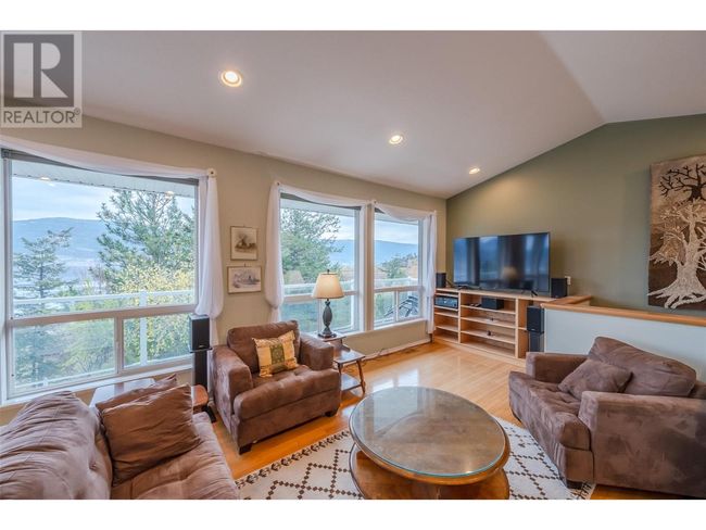 19409 Mcdougald Rd, House other with 3 bedrooms, 2 bathrooms and 2 parking in Summerland BC | Image 14