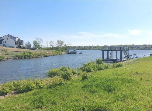 18 Checotah Bluff Cir, Lake Winnebago, MO, 64034-9408 | Card Image