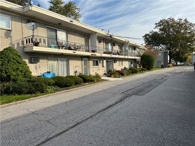 View of building exterior | Image 1