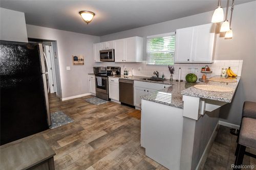 1205 Lancaster St, Lapeer, MI, 48446-4408 | Card Image