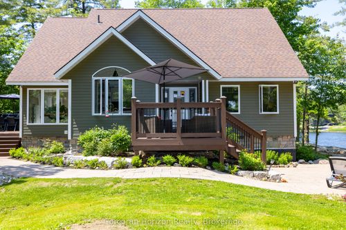 100 Island 650 Georgian Bay, Muskoka, ON, P0E1E0 | Card Image