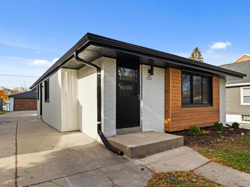 1215 S 91st St, WEST ALLIS, WI, 53214-2854 | Card Image