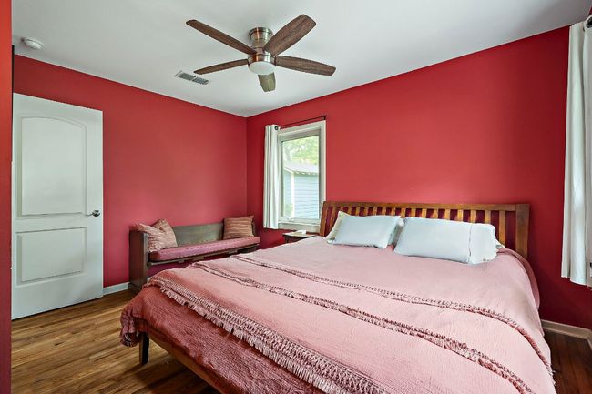 Main bedroom with ceiling fan | Image 28