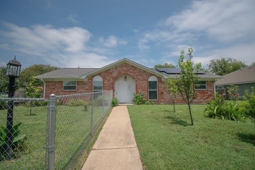 301 S Patricia St, Lacy Lakeview, TX, 76705-1365 | Card Image