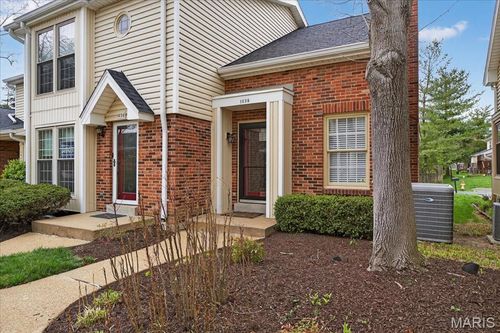 1038 Brooksgate Manor Dr, Kirkwood, MO, 63122-7101 | Card Image