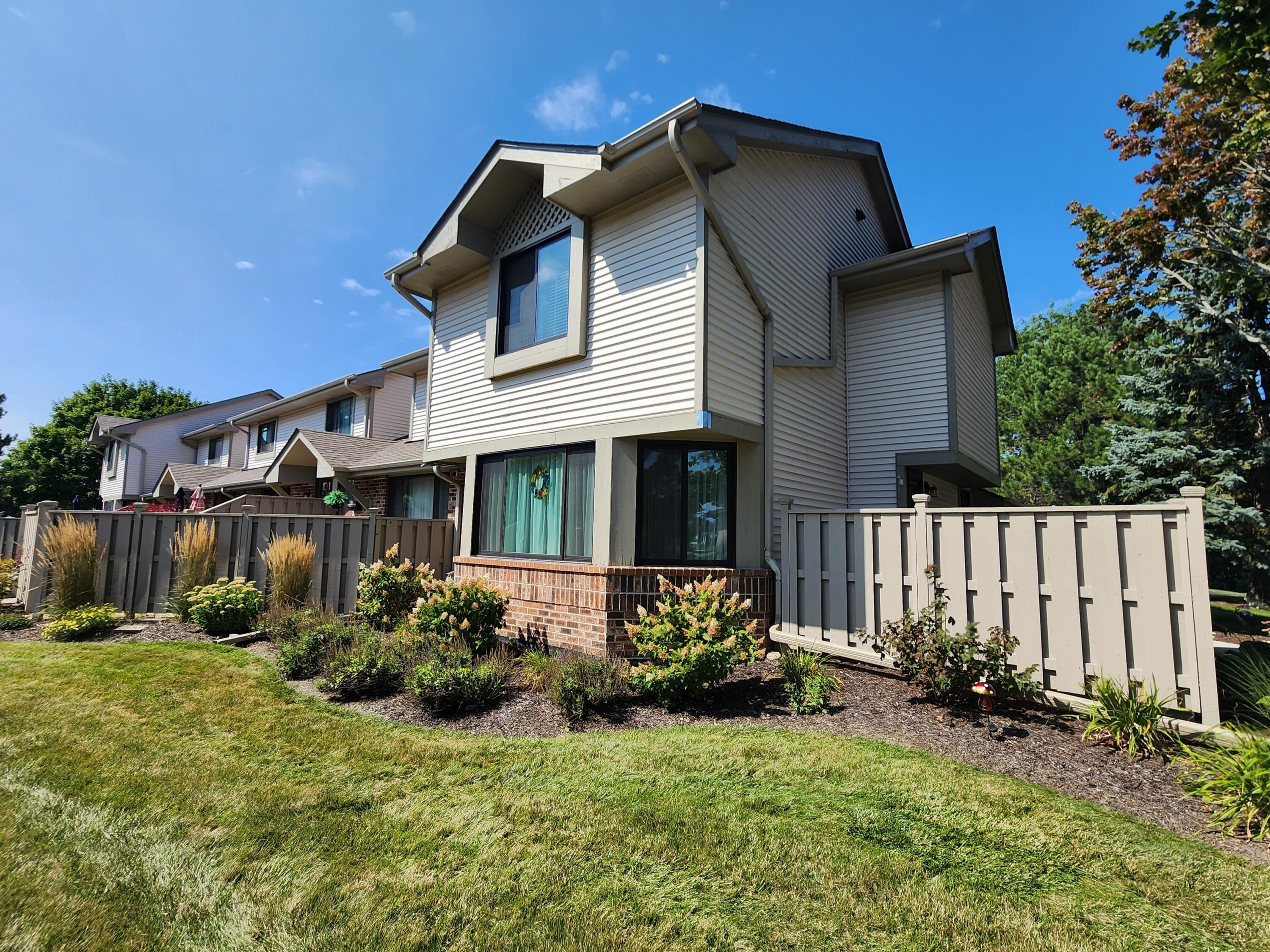 28th Ct, Kenosha, WI 53140