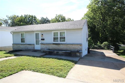 8916 Higginson Dr, Saint Louis, MO, 63121-3930 | Card Image
