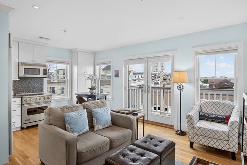 9-333 Commercial, Provincetown, MA, 02657 | Card Image