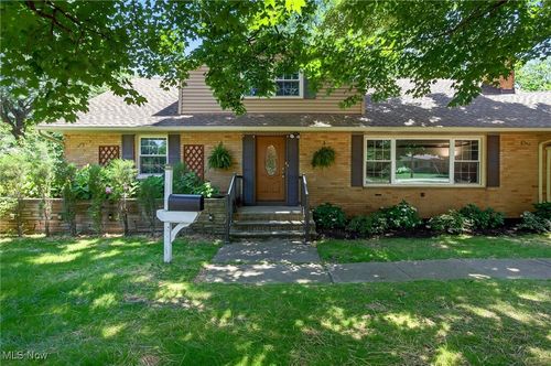 1839 Caronia Dr, Lyndhurst, OH, 44124-3916 | Card Image