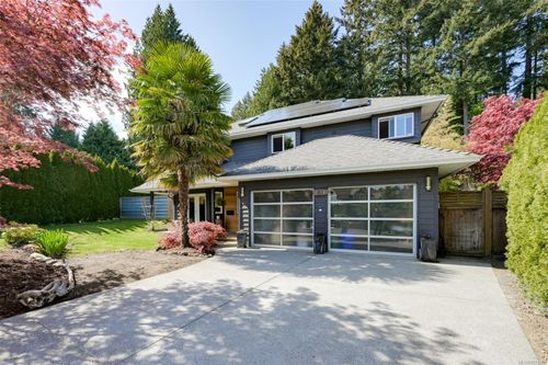 774 Destrube Pl, Victoria, BC, V8Y3B2 | Card Image
