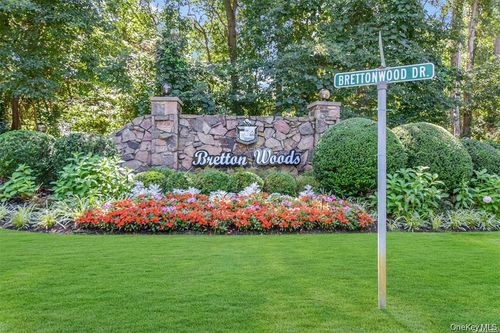 855 Skyline Dr, Coram, NY, 11727-3662 | Card Image