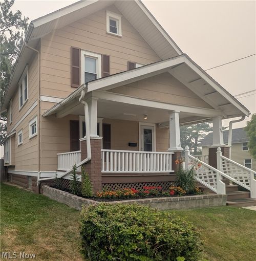 526 Grant Ave, Cuyahoga Falls, OH, 44221-4602 | Card Image