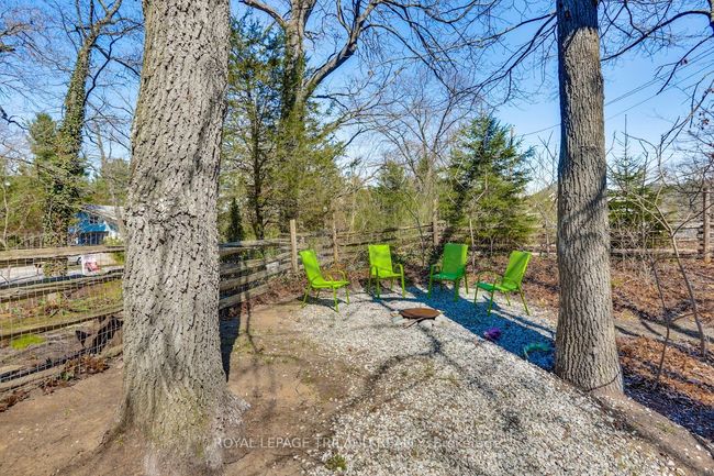 7933 Katharine Cres, House other with 2 bedrooms, 1 bathrooms and 5 parking in Port Franks ON | Image 18