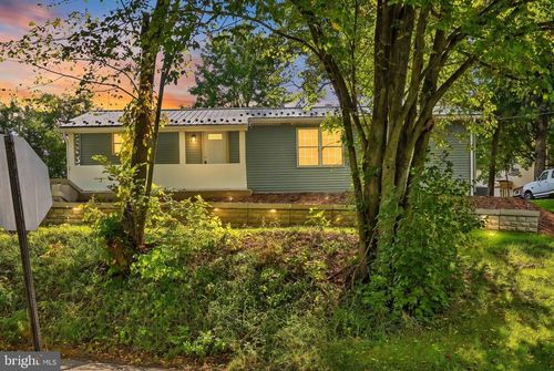 2 Brown Ln, PINE GROVE, PA, 17963-8611 | Card Image