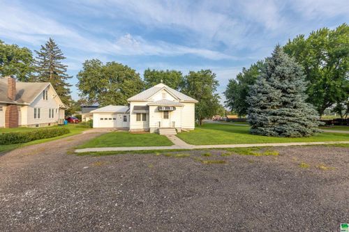 923 Driftwood St, Correctionville, IA, 51016-1106 | Card Image