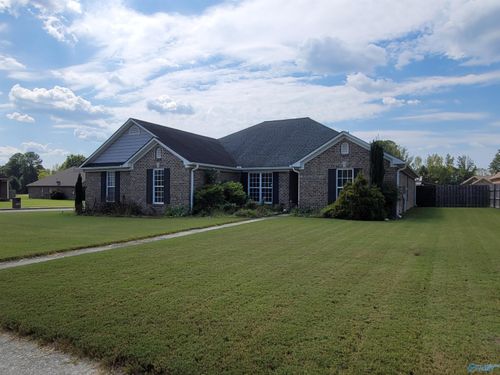 1001 Emerald Way, Hartselle, AL, 35640-9128 | Card Image