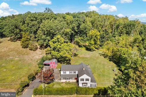 72 Poor Farm Rd, Pennington, NJ, 08534-3801 | Card Image