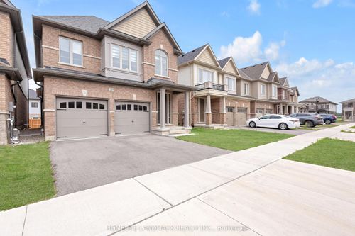 285 Broadacre Dr, Kitchener, ON, N2R0S6 | Card Image