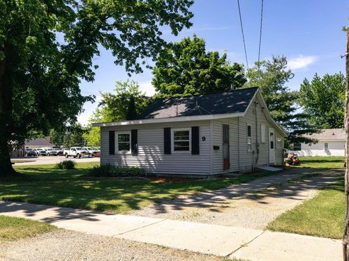 9 Carrie St, Sparta, MI, 49345-1107 | Card Image