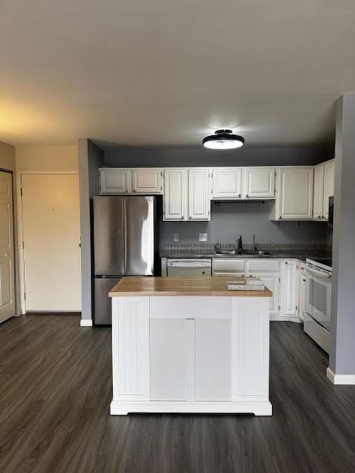 318-10441 Greenbrier Rd, Minnetonka, MN, 55305-3444 | Card Image