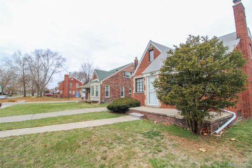 15611 Spring Garden St, Detroit, MI, 48205-3528 | Card Image