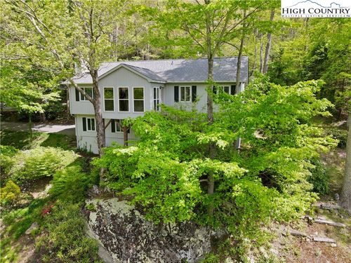 220 Woodwinds Ln, Seven Devils, NC, 28604-7914 | Card Image
