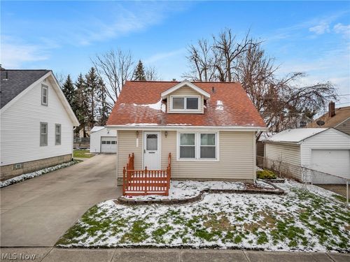 526 Clifford Ave, Akron, OH, 44301-2215 | Card Image